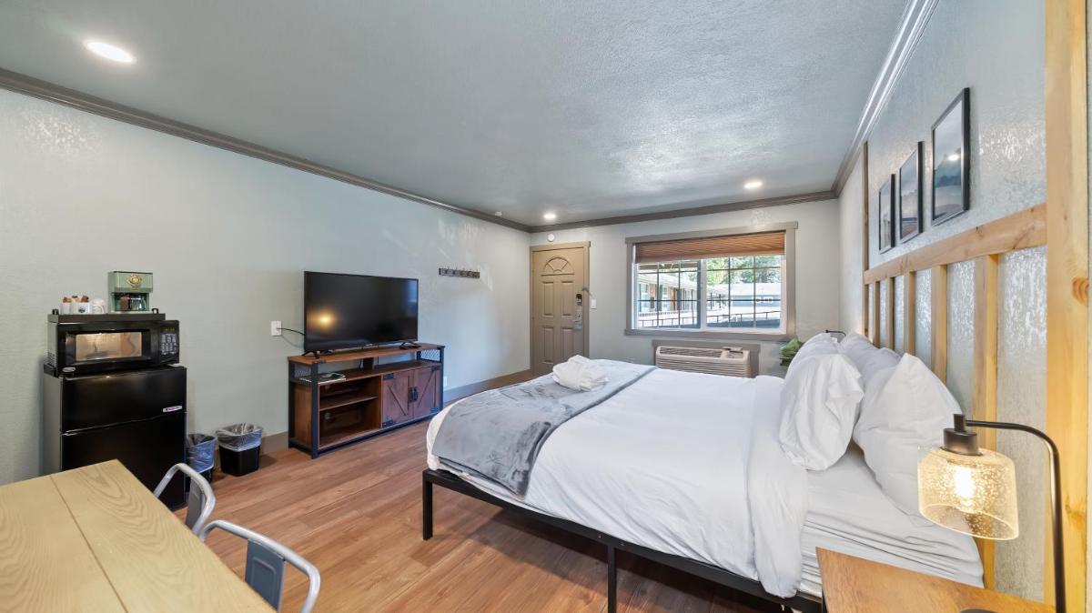 Lake Tahoe Vacations - Blue Jay Lodge - Property Image 21