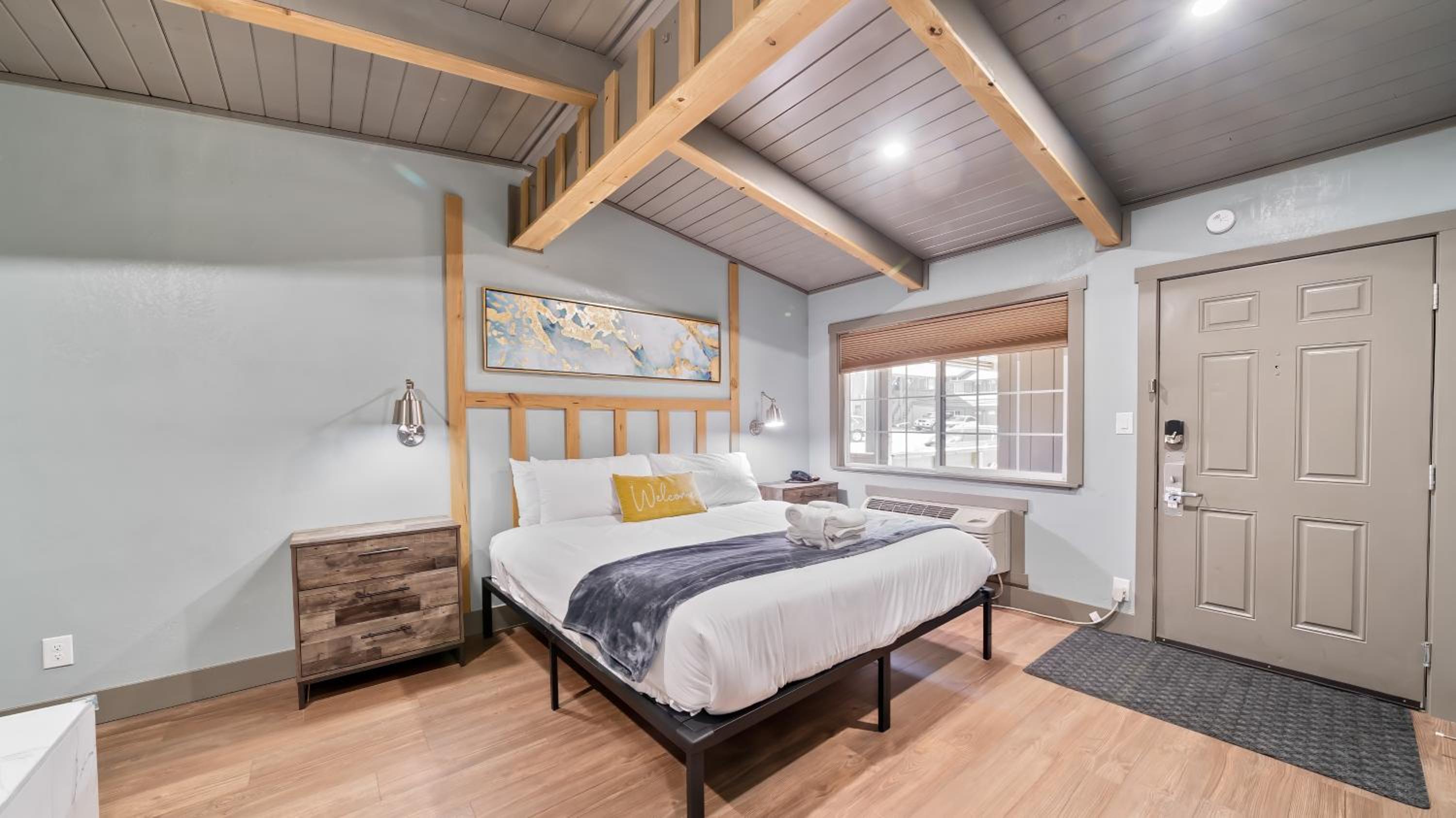 Lake Tahoe Vacations - Blue Jay Lodge - Property Image 5