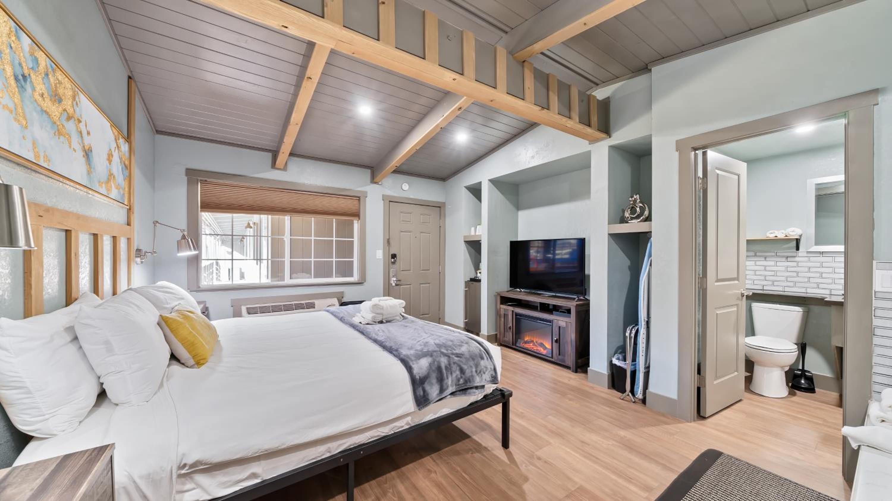 Lake Tahoe Vacations - Blue Jay Lodge - Property Image 23