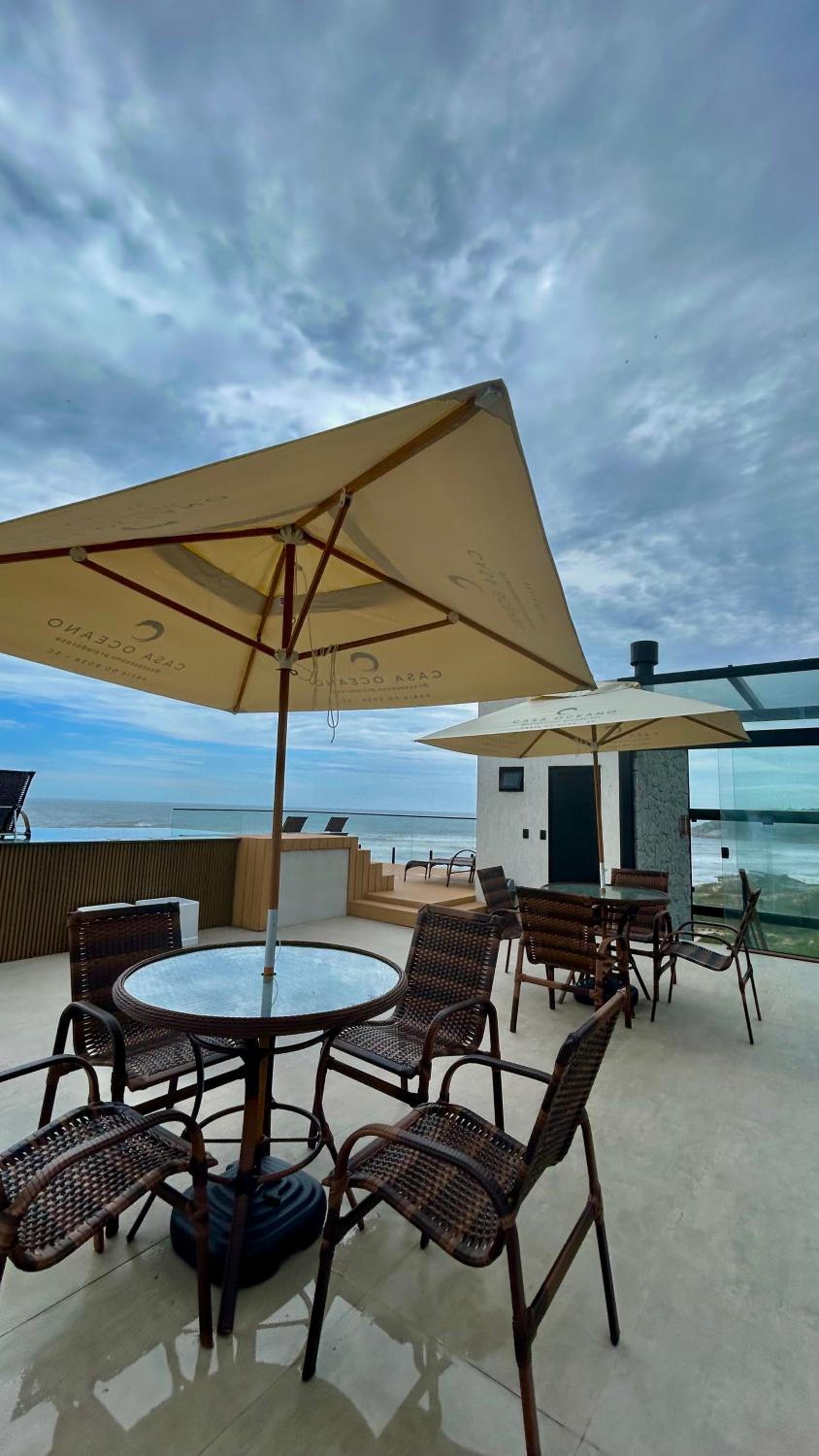 Casa Oceano Praia do Rosa, apartamentos pé na areia, Praia do Rosa