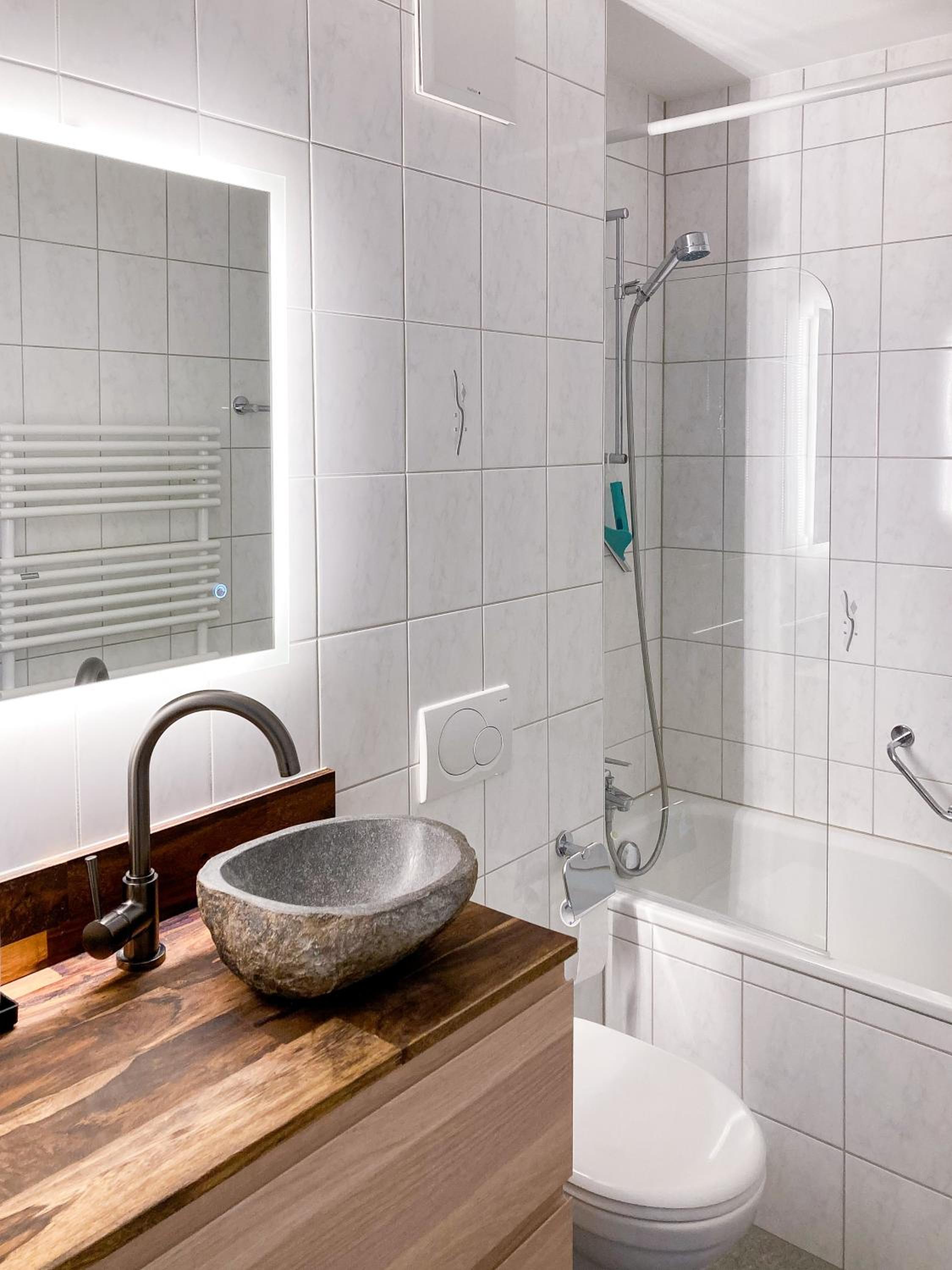 Modernes Alpenstudio mit Bergblick, Pool und Sauna