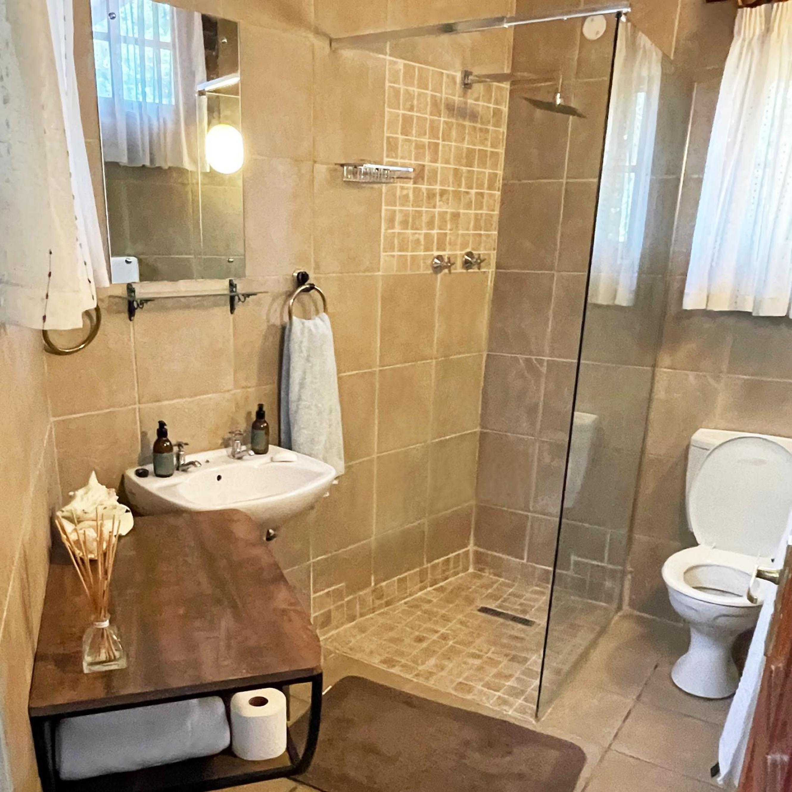 Luxury Boutique Nature Stay! Northcliff - Sunset Views, Solar, Work, Pool