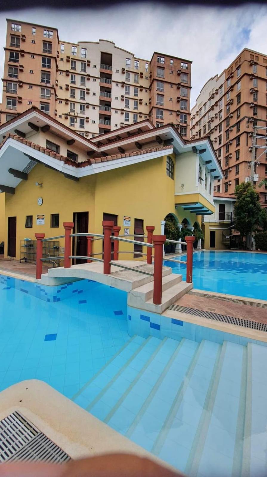 Near Manila Airport, MAILZ HOMEZ COZY Studio Condo, Full Kitchen, Swimming Pool, WIFI, 11P view 2