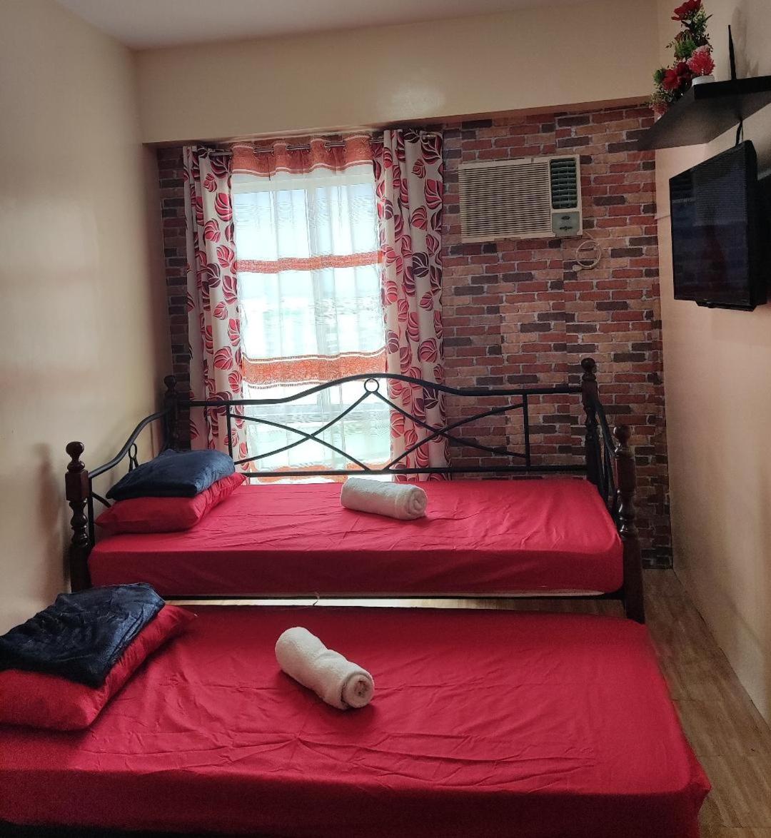 Near Manila Airport, MAILZ HOMEZ COZY Studio Condo, Full Kitchen, Swimming Pool, WIFI, 11P view 4