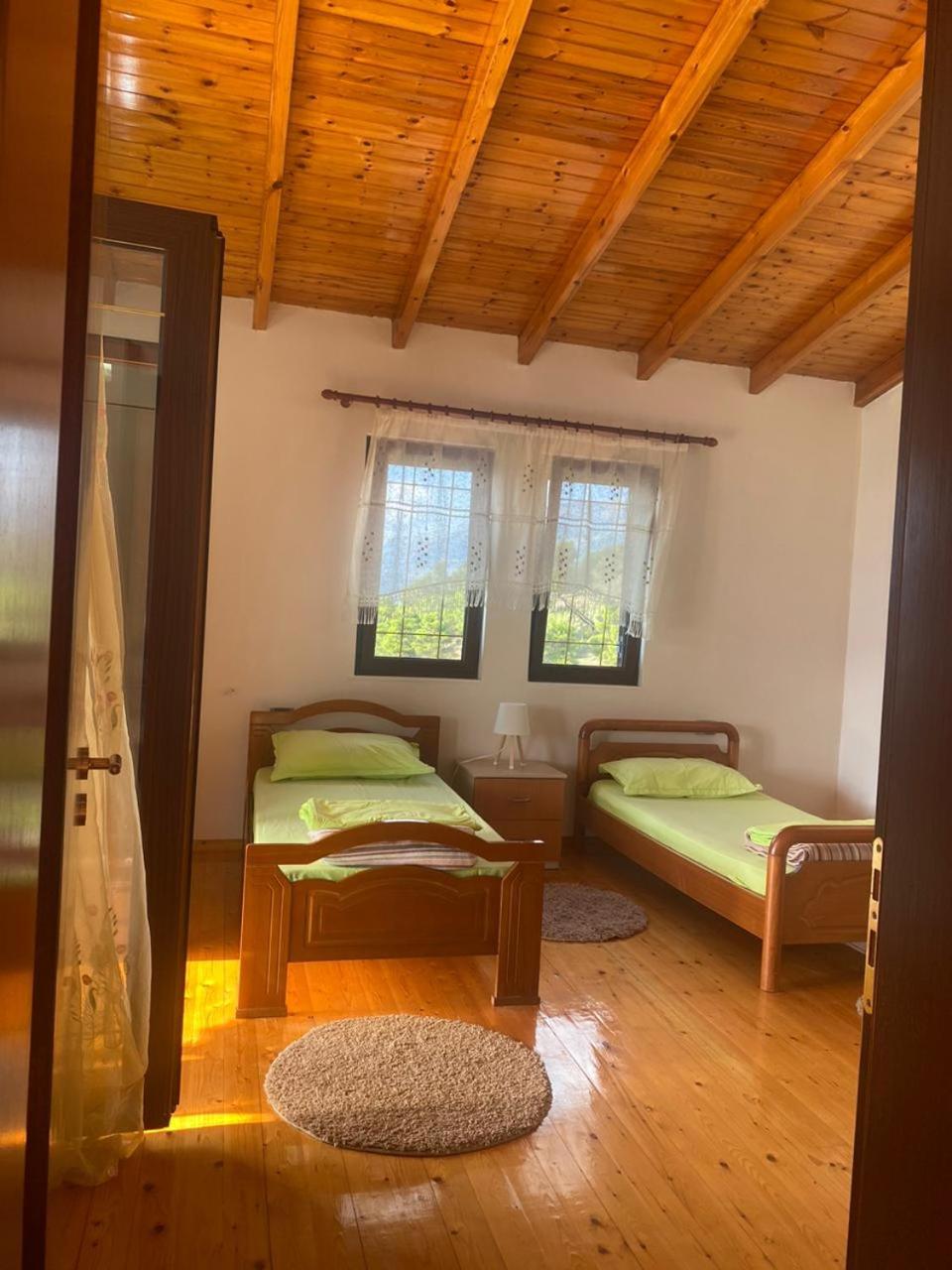 Llacini House