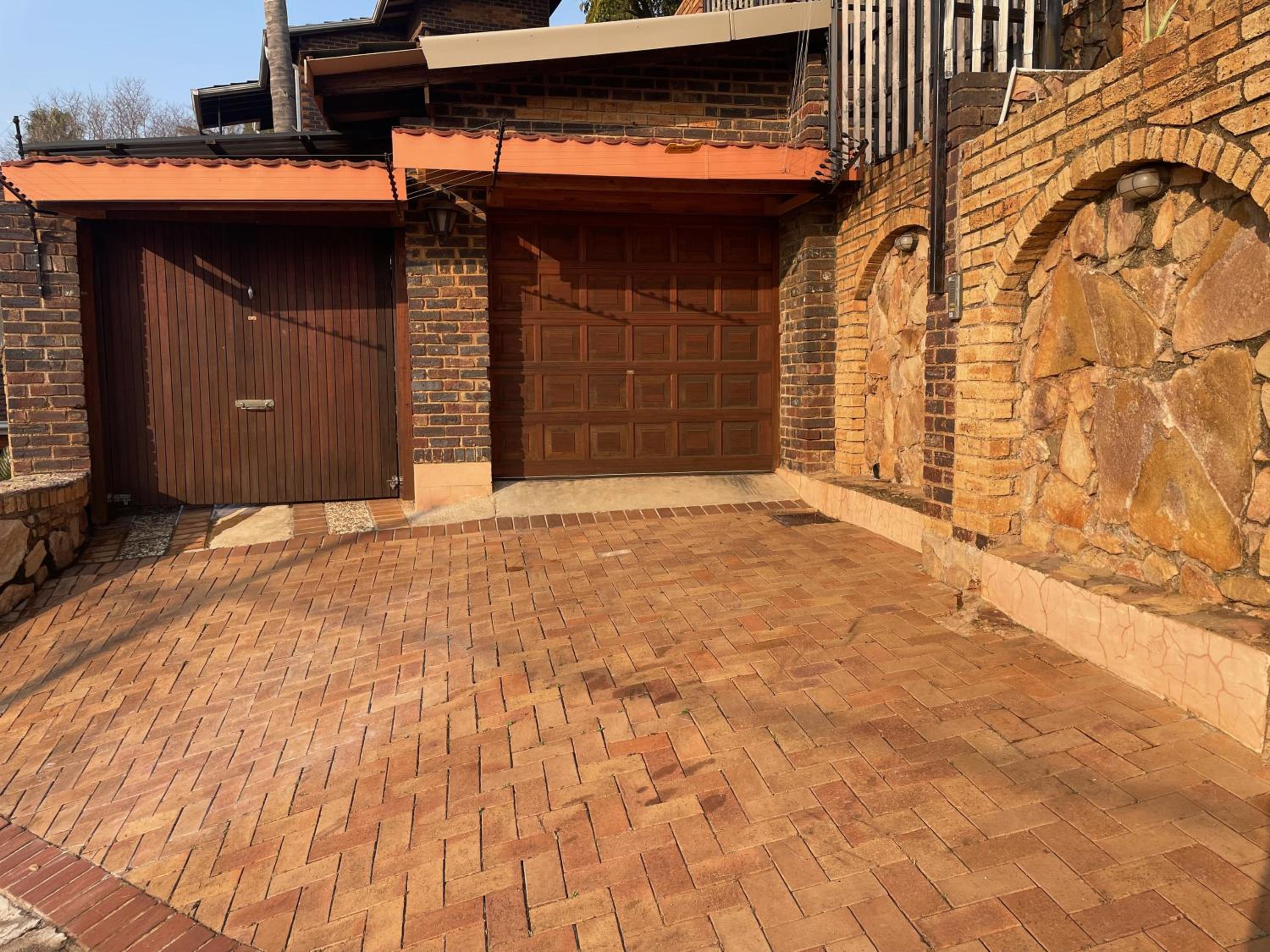 Luxury Boutique Nature Stay! Northcliff - Sunset Views, Solar, Work, Pool