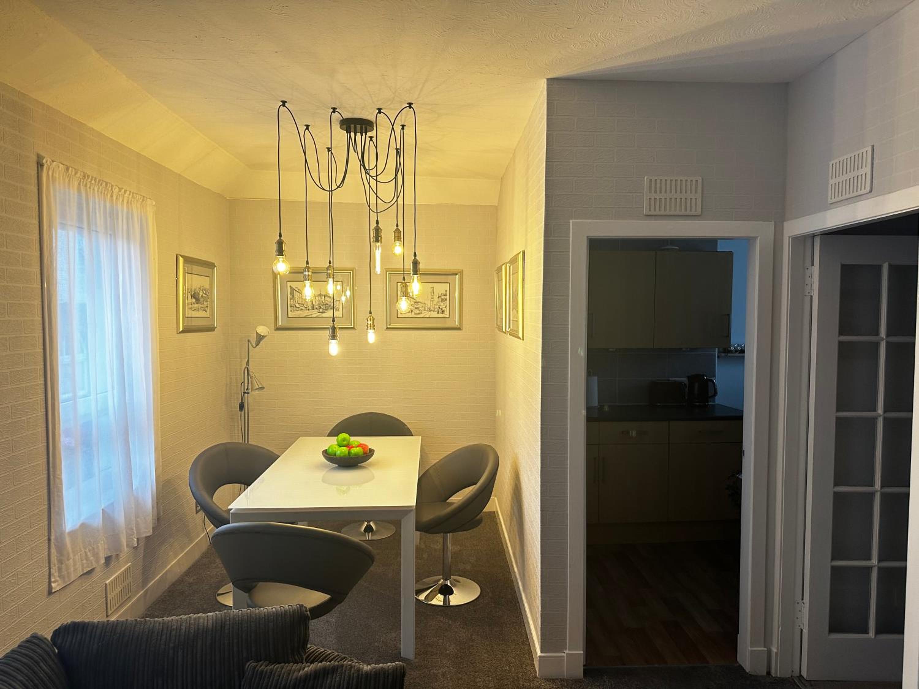 1 Bed Flat - Sleeps 2 - Parking - Wifi