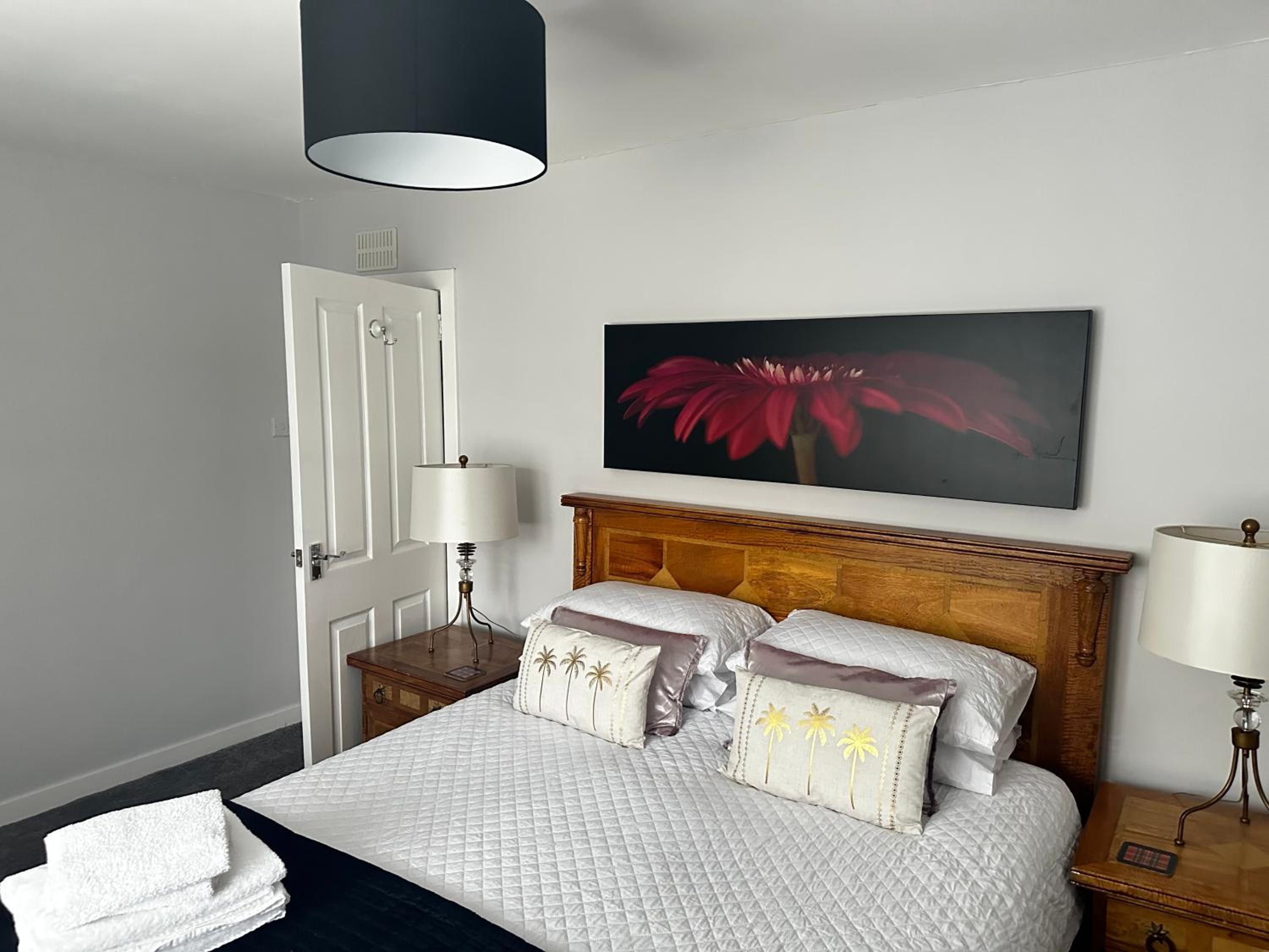 1 Bed Flat - Sleeps 2 - Parking - Wifi