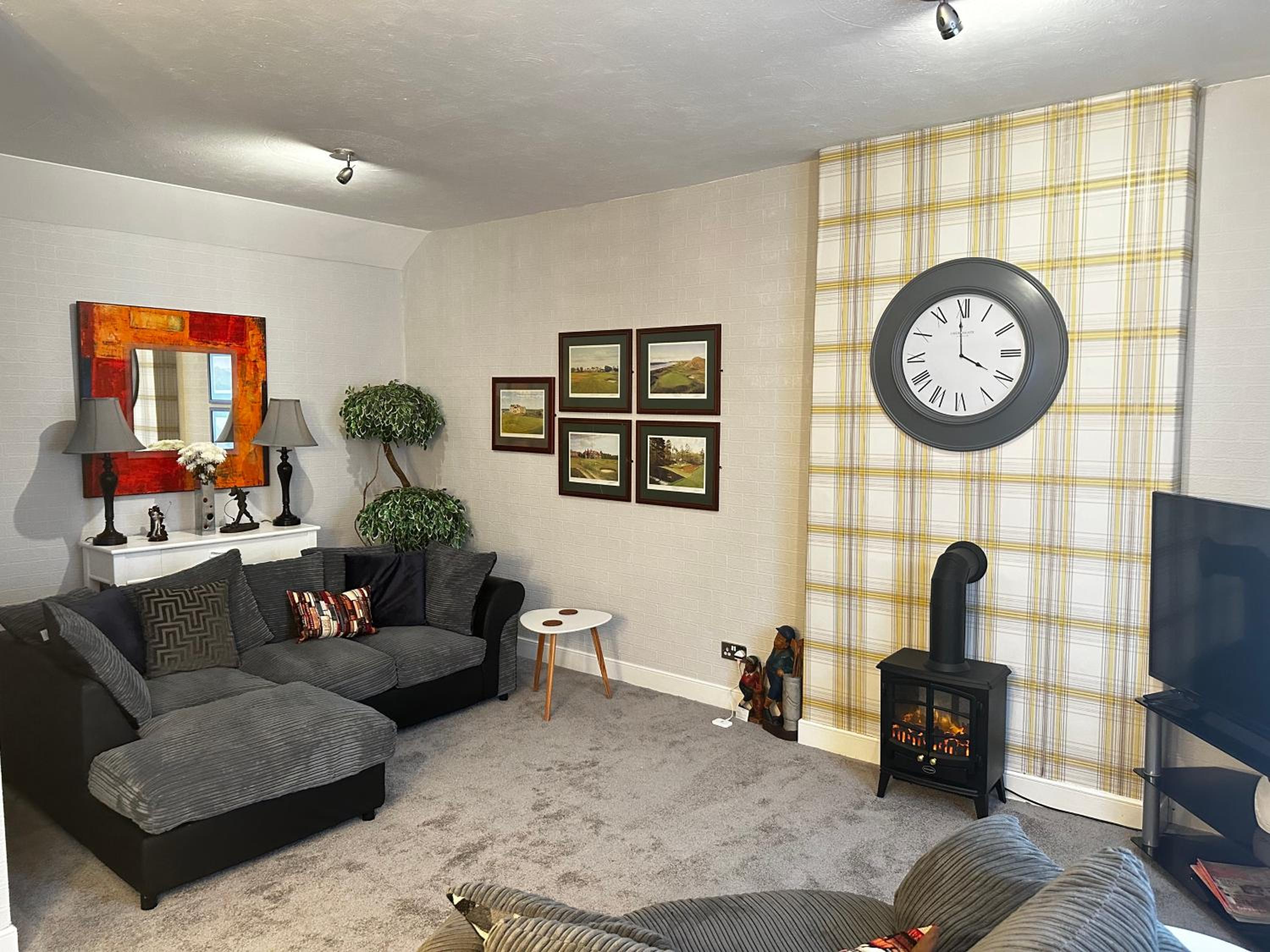 1 Bed Flat - Sleeps 2 - Parking - Wifi