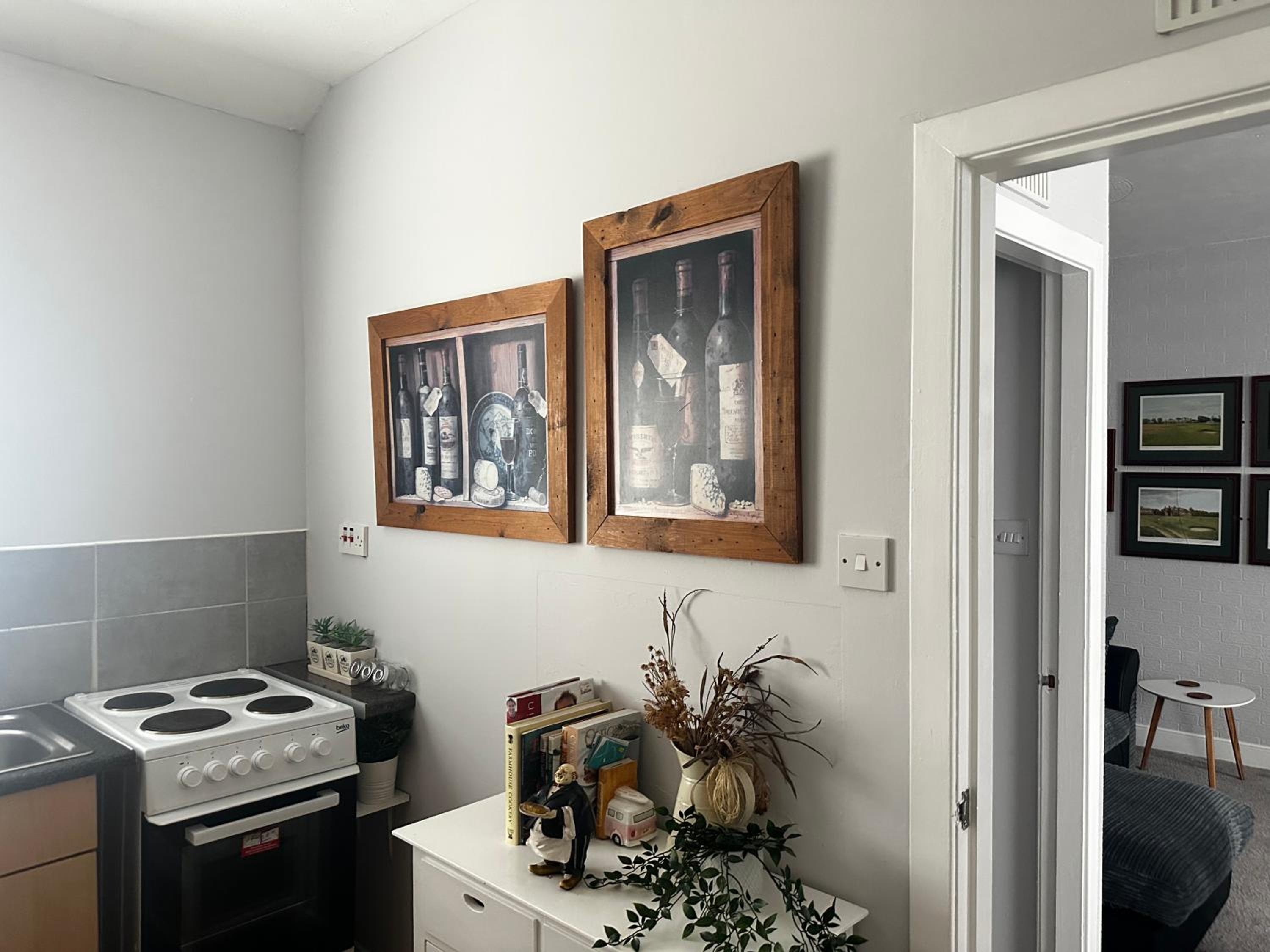 1 Bed Flat - Sleeps 2 - Parking - Wifi