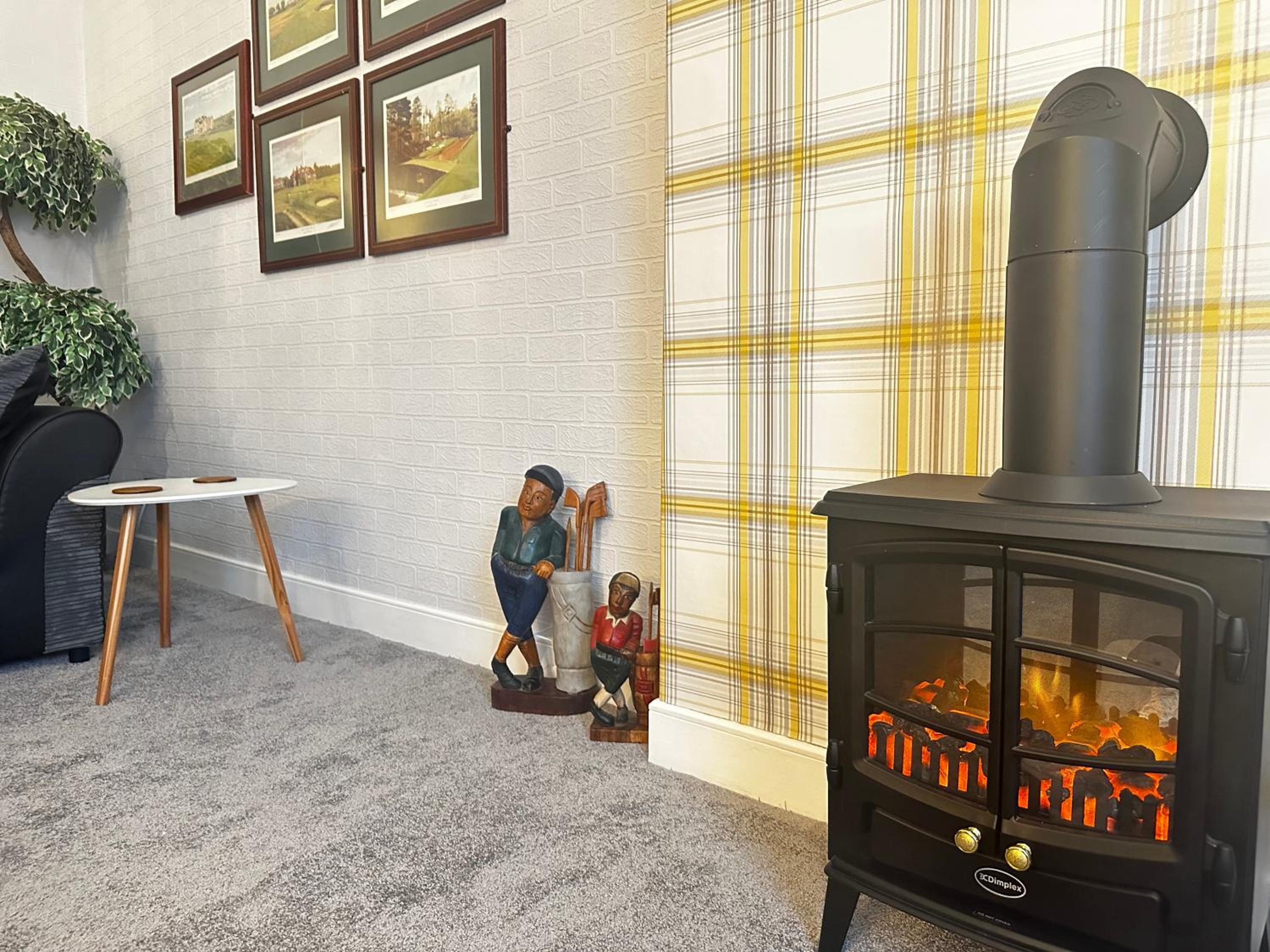 1 Bed Flat - Sleeps 2 - Parking - Wifi