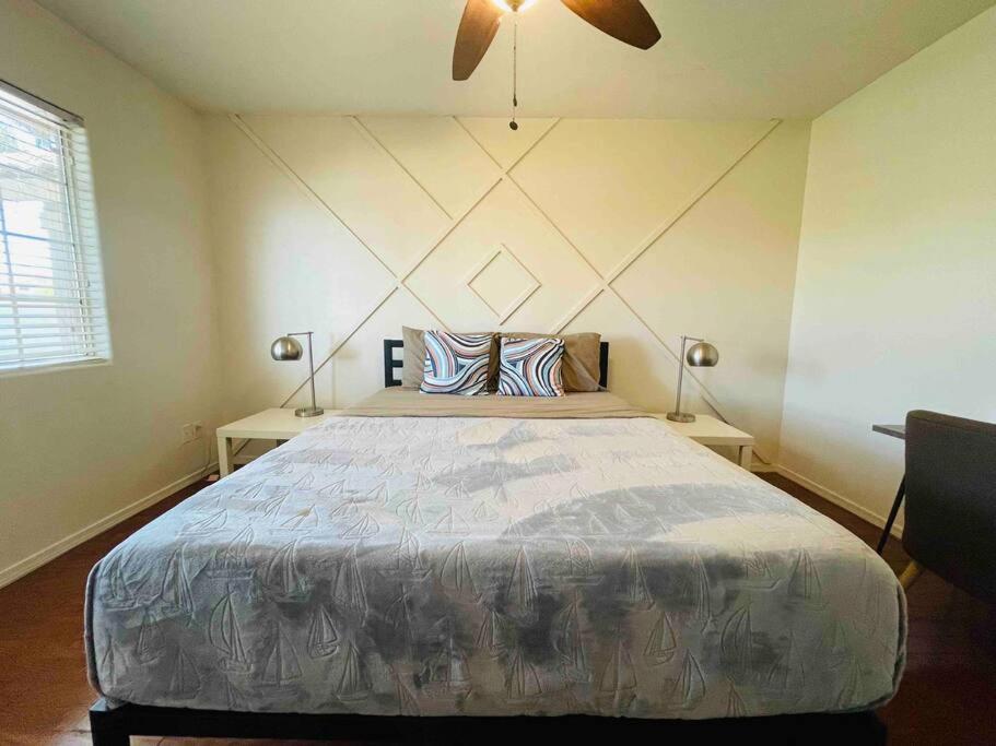 Cozy 3 Bedrooms Town home in Chandler with community pool view 4