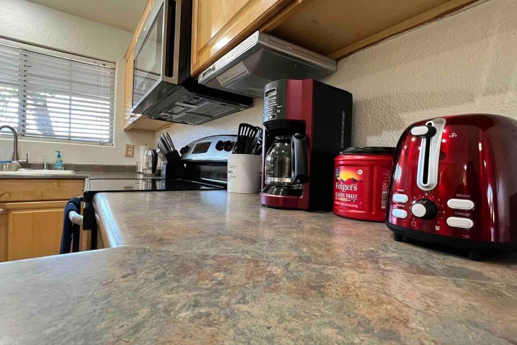 Cozy 3 Bedrooms Town home in Chandler with community pool view 5