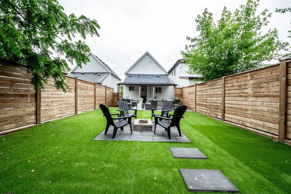 Luxury Stylish Home, Walk to Falls, Fire Pit&More