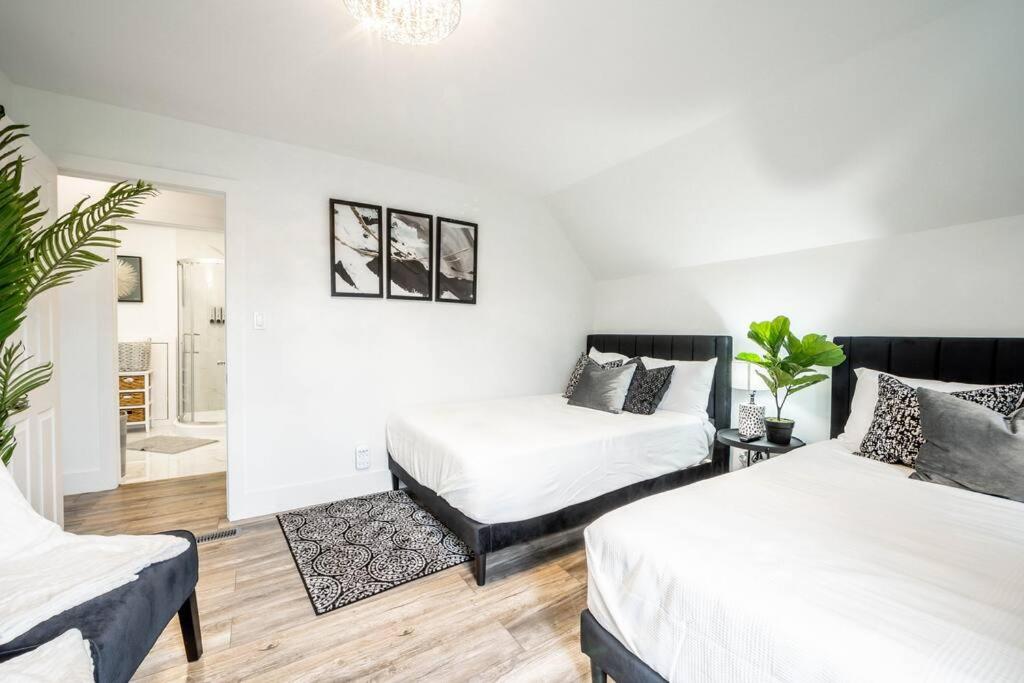 Luxury Stylish Home, Walk to Falls, Fire Pit&More