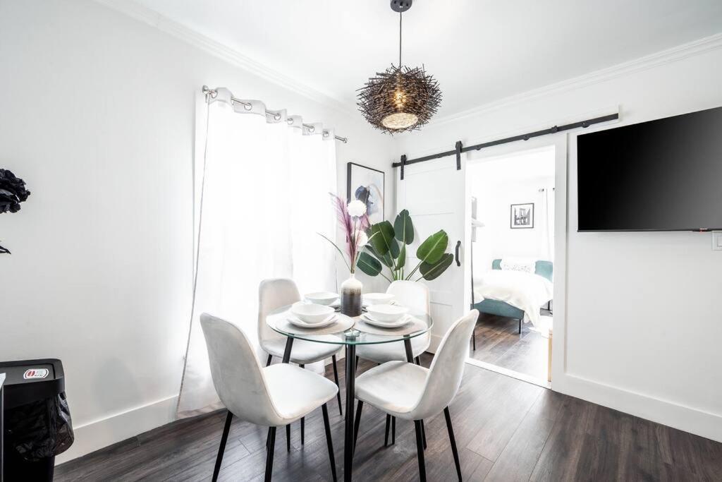 Luxury Stylish Home, Walk to Falls, Fire Pit&More