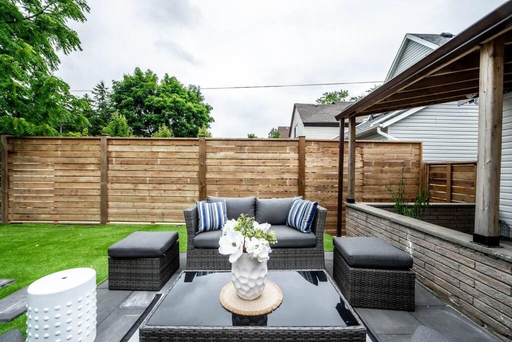 Luxury Stylish Home, Walk to Falls, Fire Pit&More