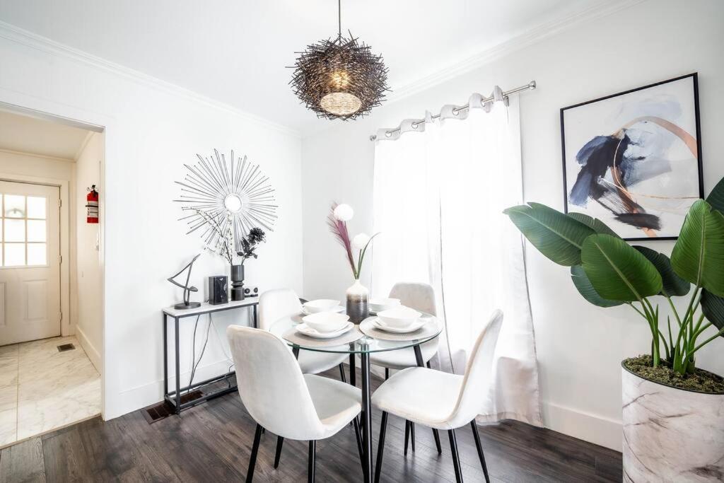 Luxury Stylish Home, Walk to Falls, Fire Pit&More