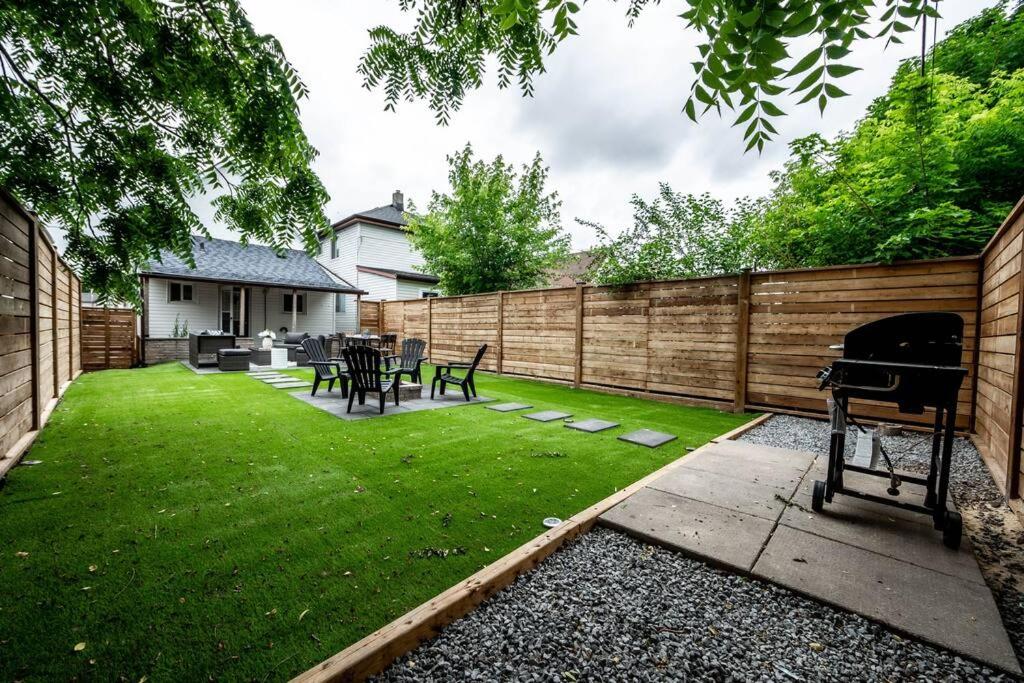 Luxury Stylish Home, Walk to Falls, Fire Pit&More