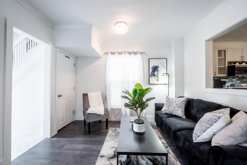 Luxury Stylish Home, Walk to Falls, Fire Pit&More