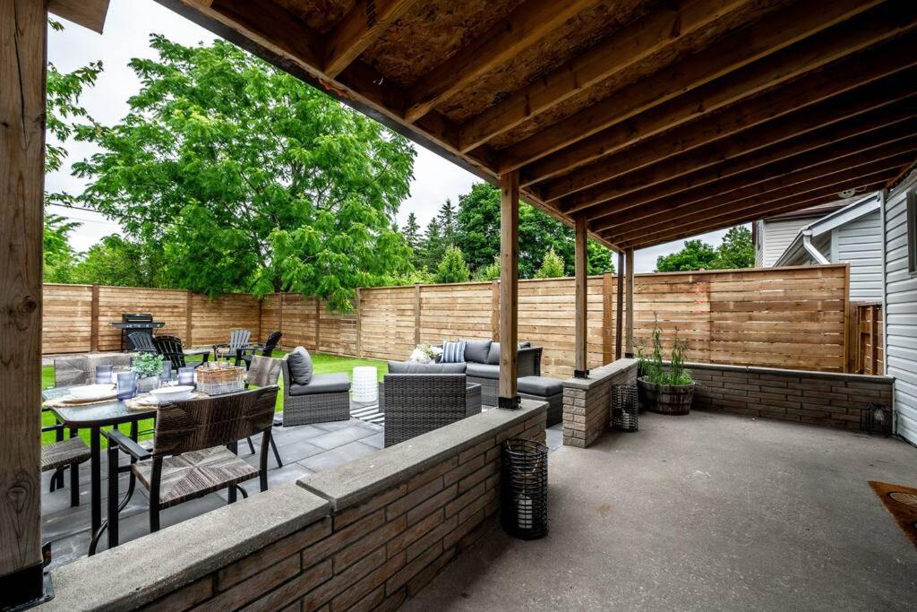 Luxury Stylish Home, Walk to Falls, Fire Pit&More