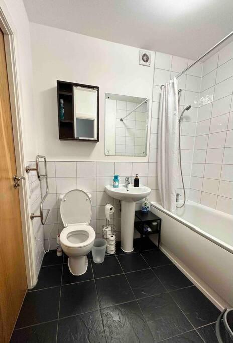 2 double bedrooms flat at the end of City Centre view 5