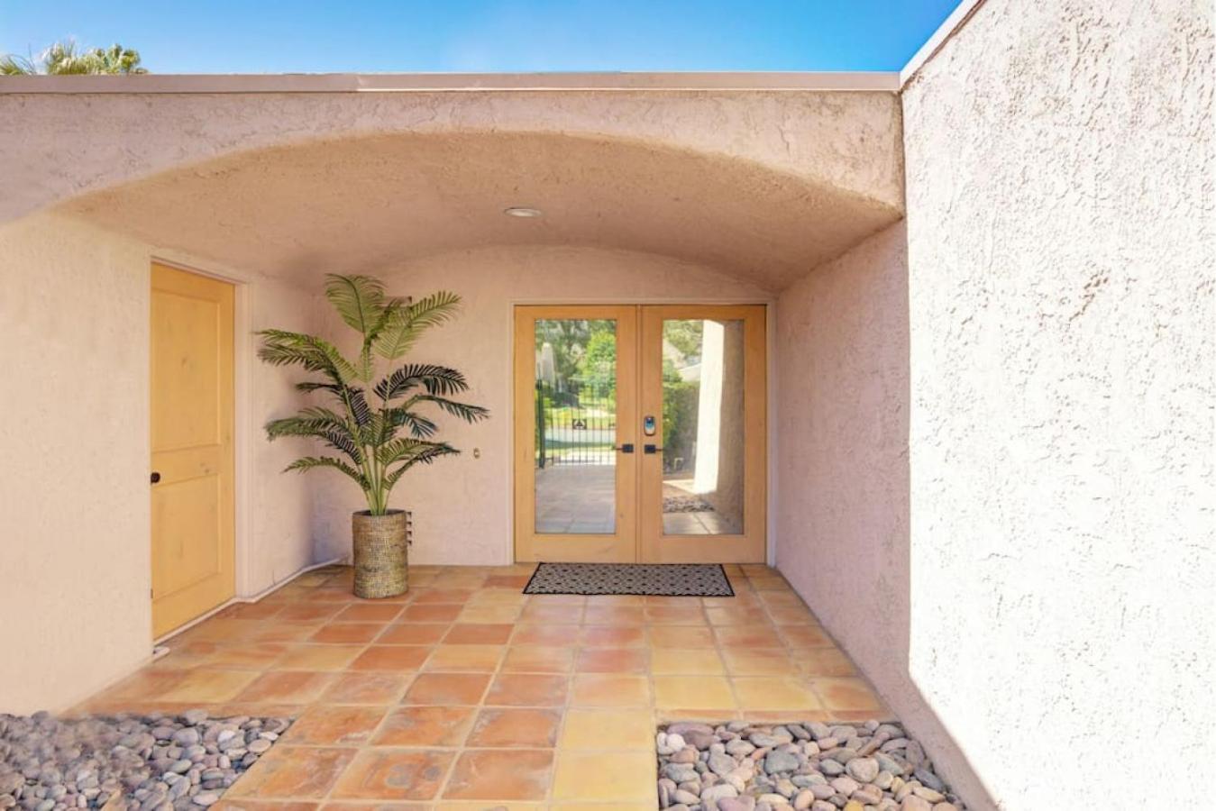 Cali Desert Life - Pool, Golf Cart, Tennis, Bikes view 4
