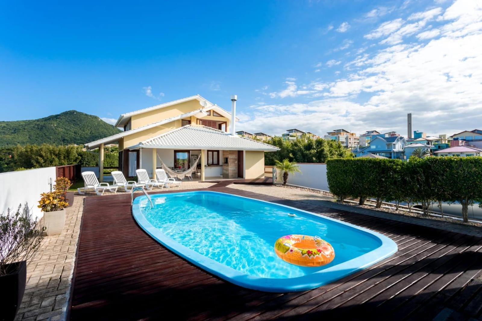 Casa com piscina frente ao mar Praia do Santinho