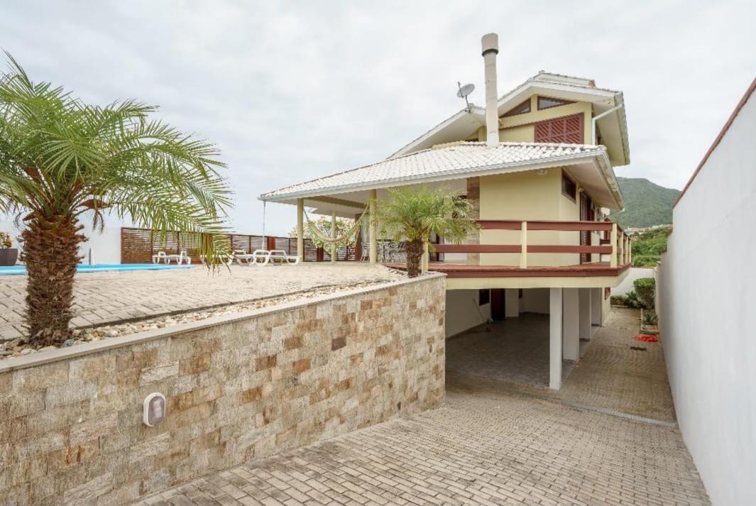 Casa com piscina frente ao mar Praia do Santinho