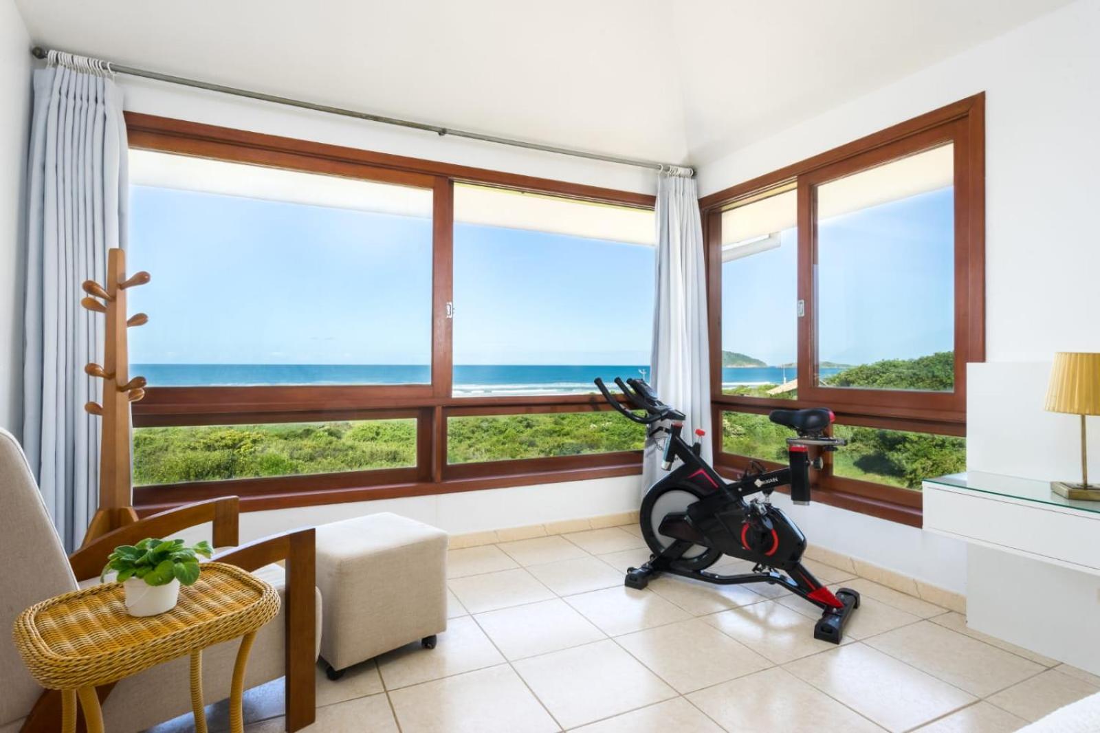 Casa com piscina frente ao mar Praia do Santinho