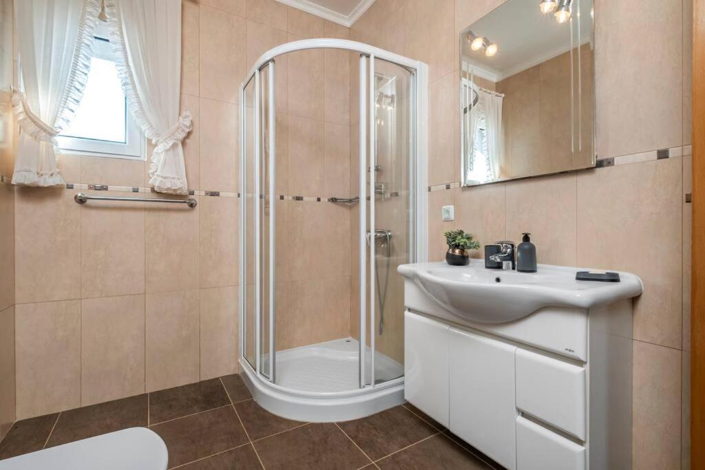 Casa do Palheiro Ribeirinho by Rent-a-key view 4