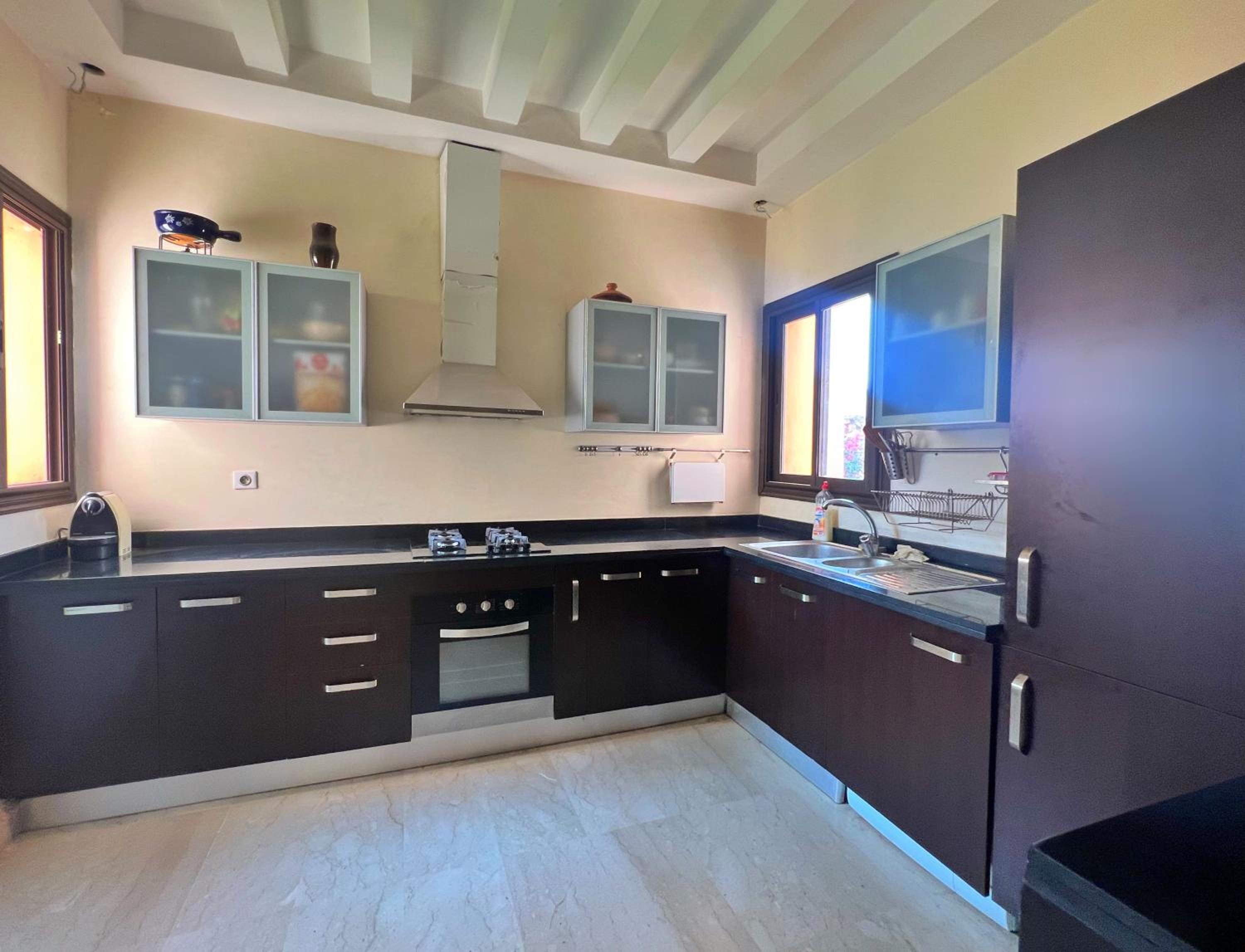 Bright condo w/ pool view 4