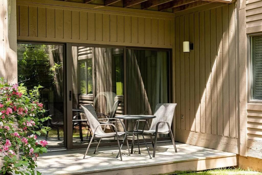 Modern Golfview Condo near the Grand Traverse Bay view 4