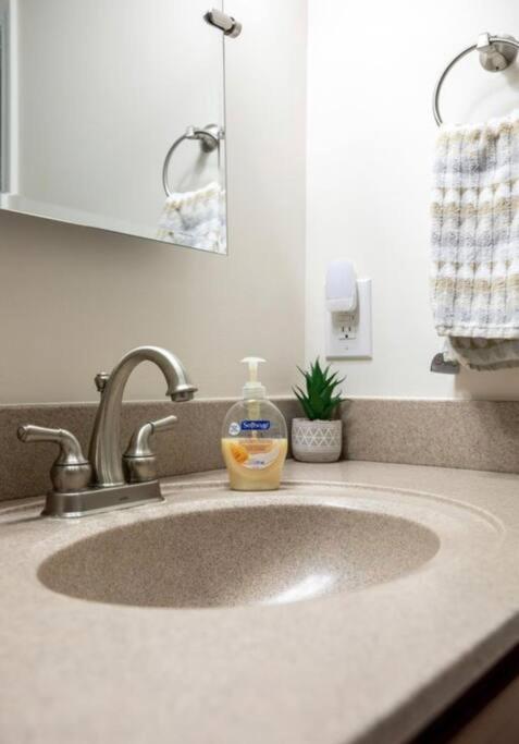 Modern Golfview Condo near the Grand Traverse Bay view 3