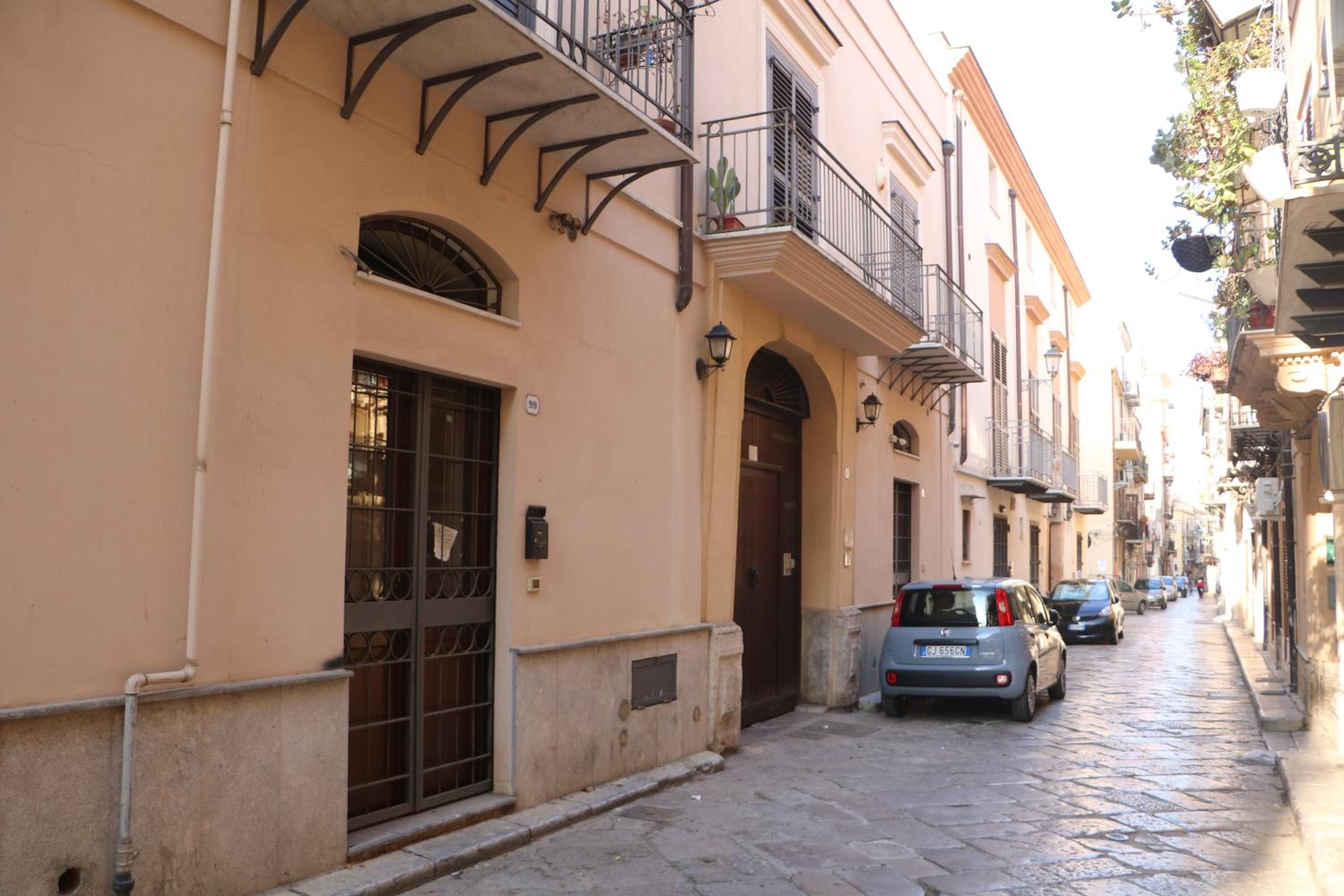Appartamento nel centro storico di Palermo -Lulyani Holiday House view 2