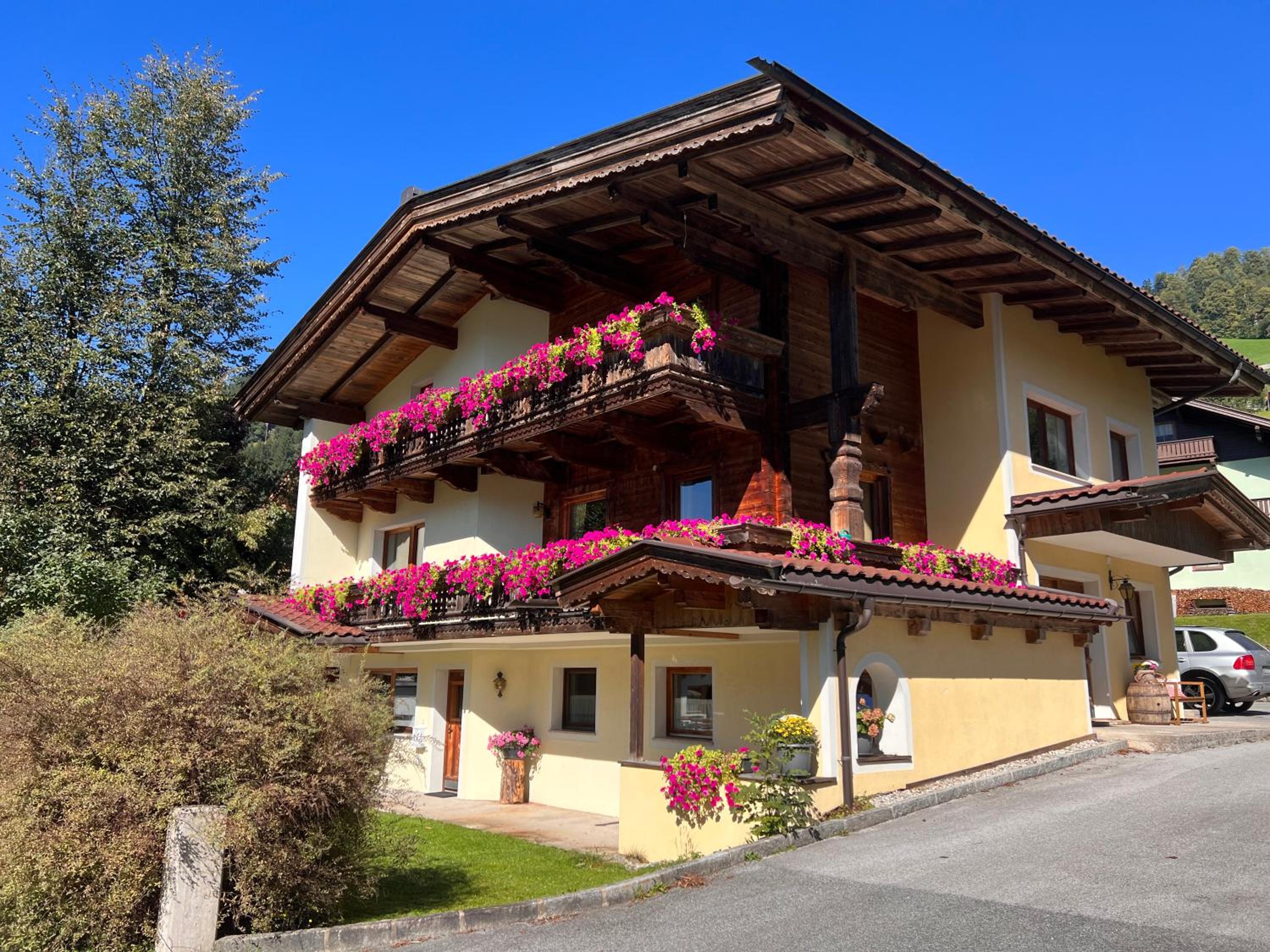 Ferienwohnung Gamsbock Panorama View Balkon, Gartensauna, Garten, Grillplatz