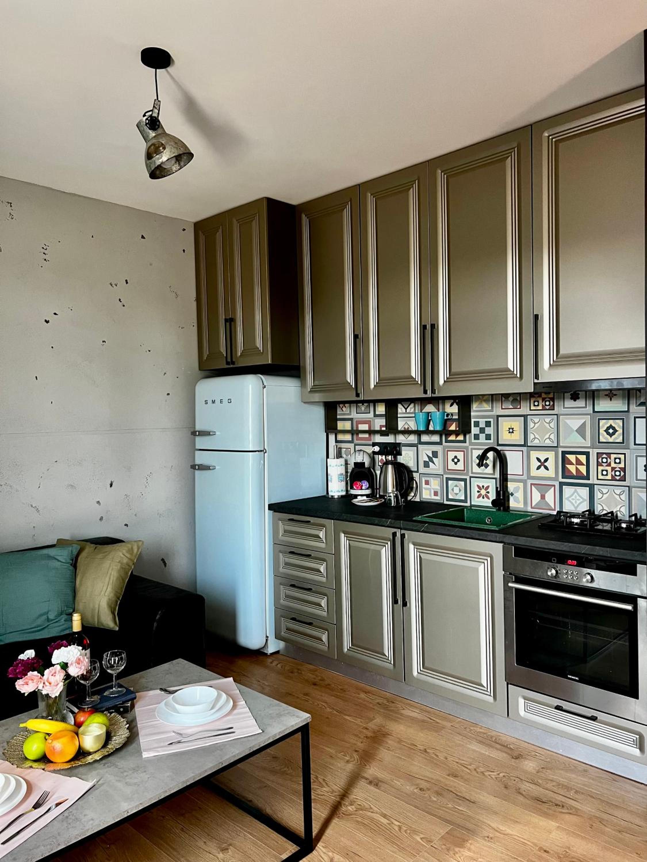 ArT Apartment Near Paradise Mall & Metro Station