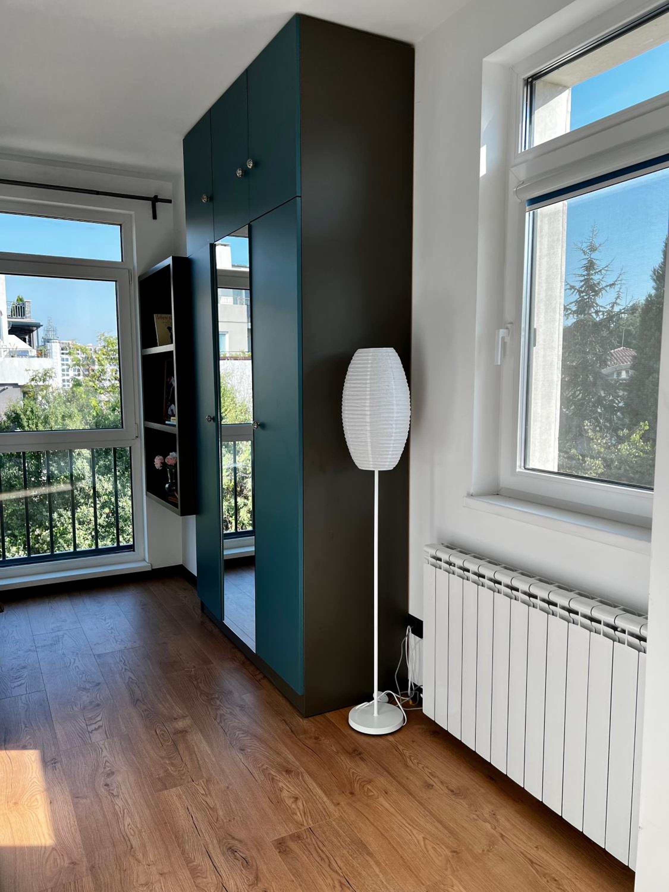 ArT Apartment Near Paradise Mall & Metro Station