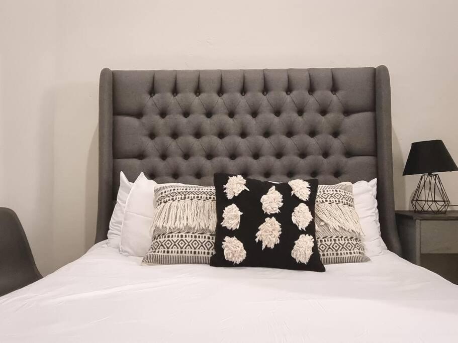 Villa Golondrinas, in Main Downtown, with A/C and Free Parking! view 5