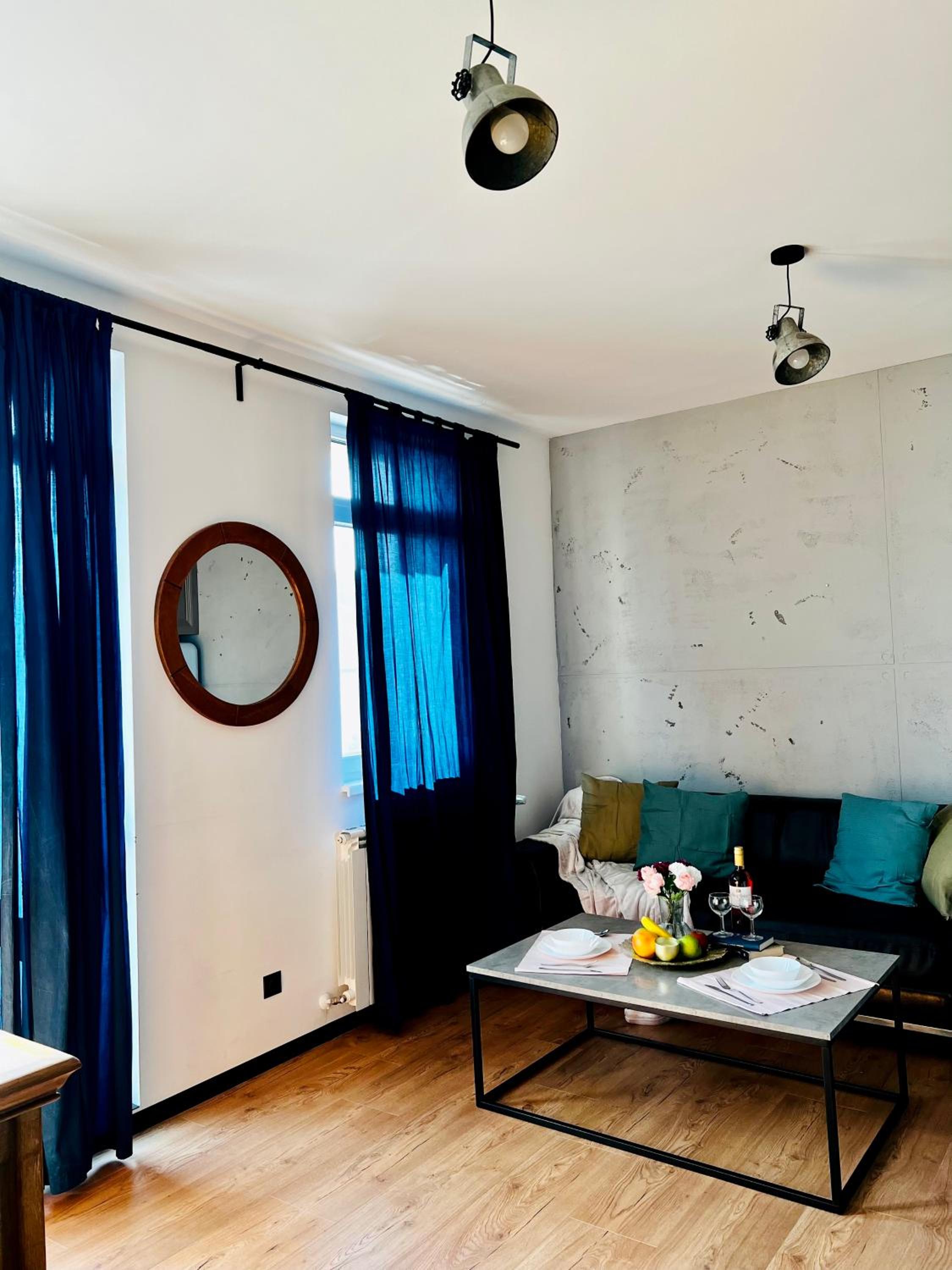 ArT Apartment Near Paradise Mall & Metro Station