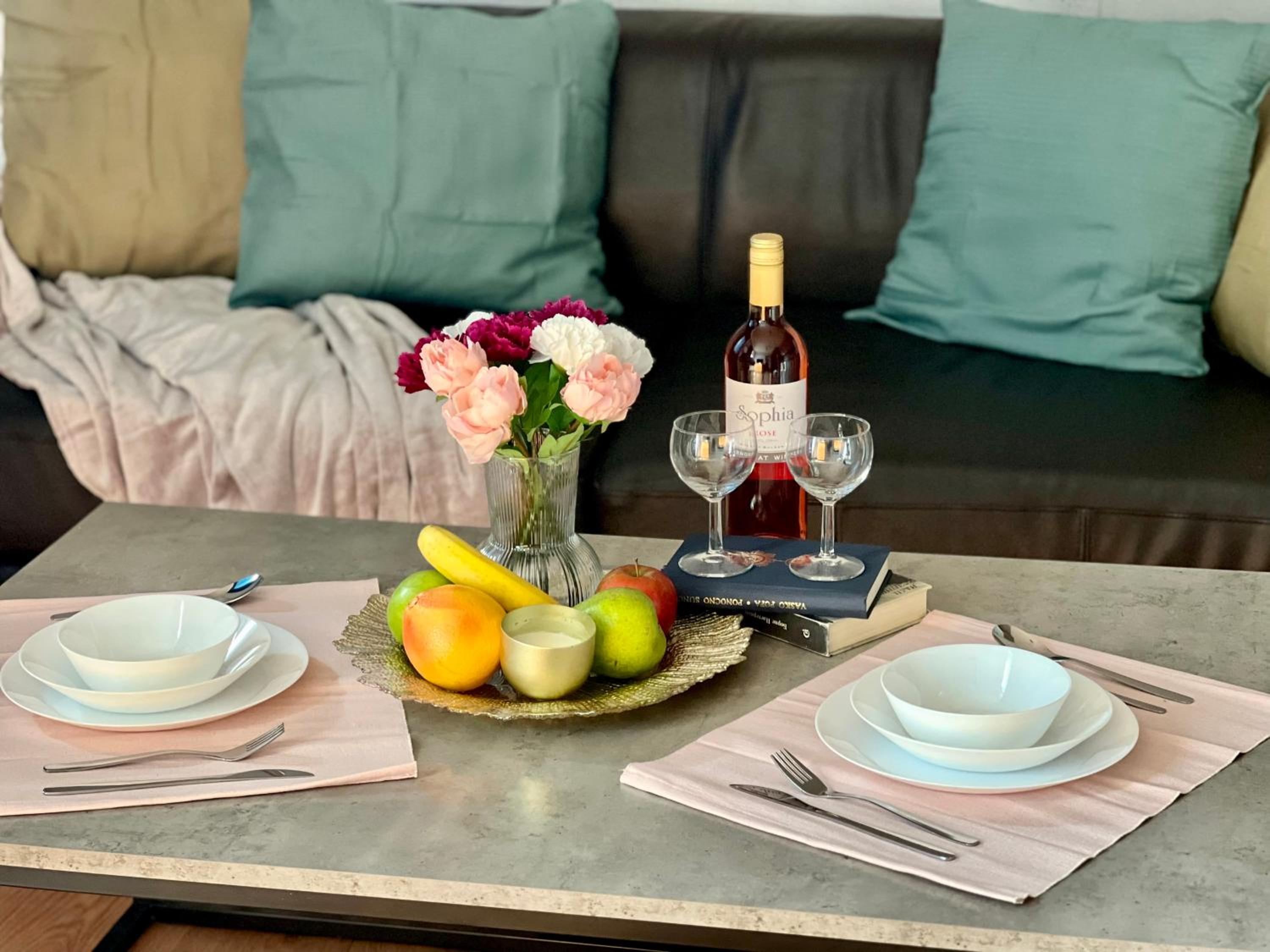 ArT Apartment Near Paradise Mall & Metro Station