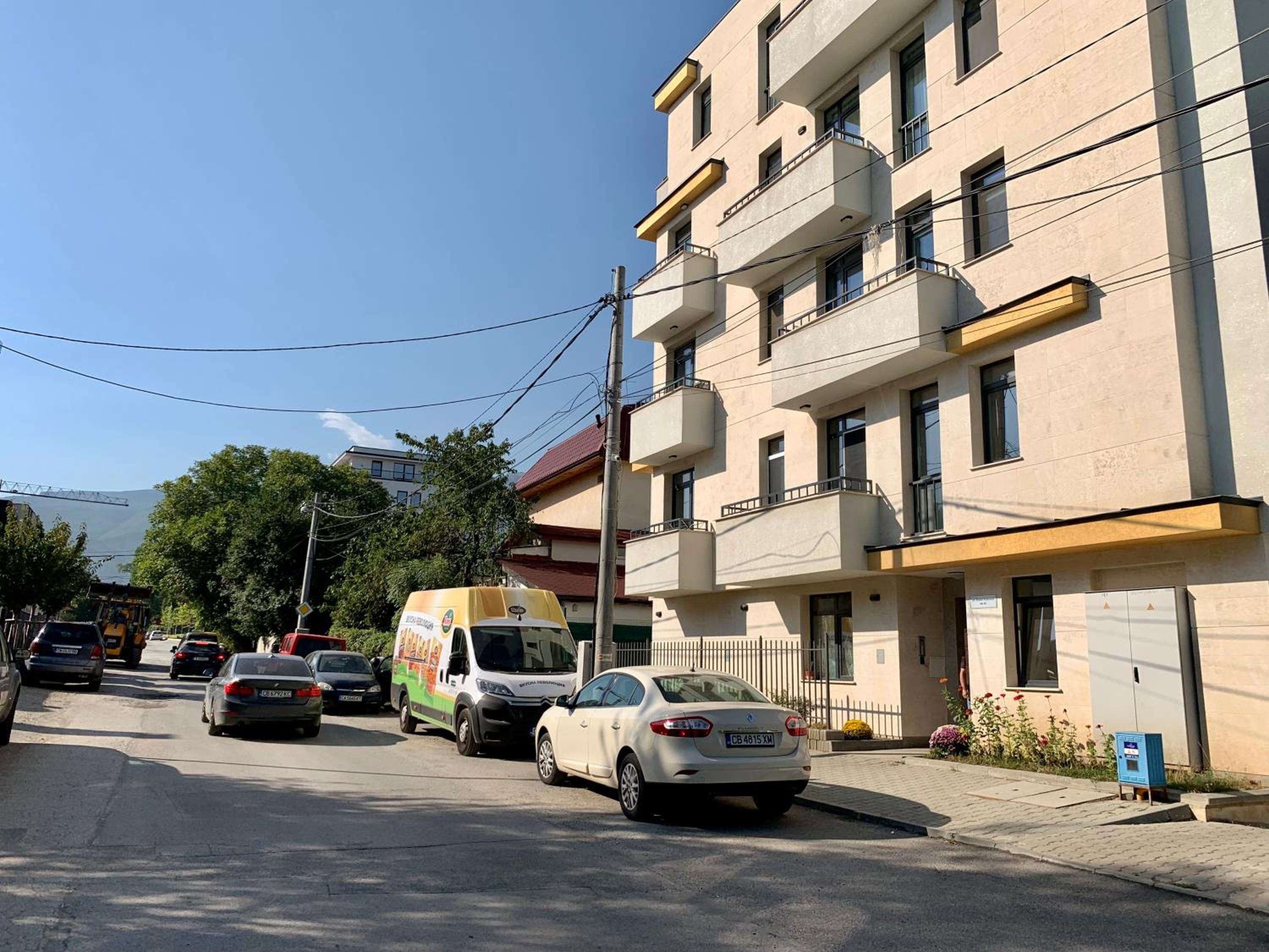ArT Apartment Near Paradise Mall & Metro Station