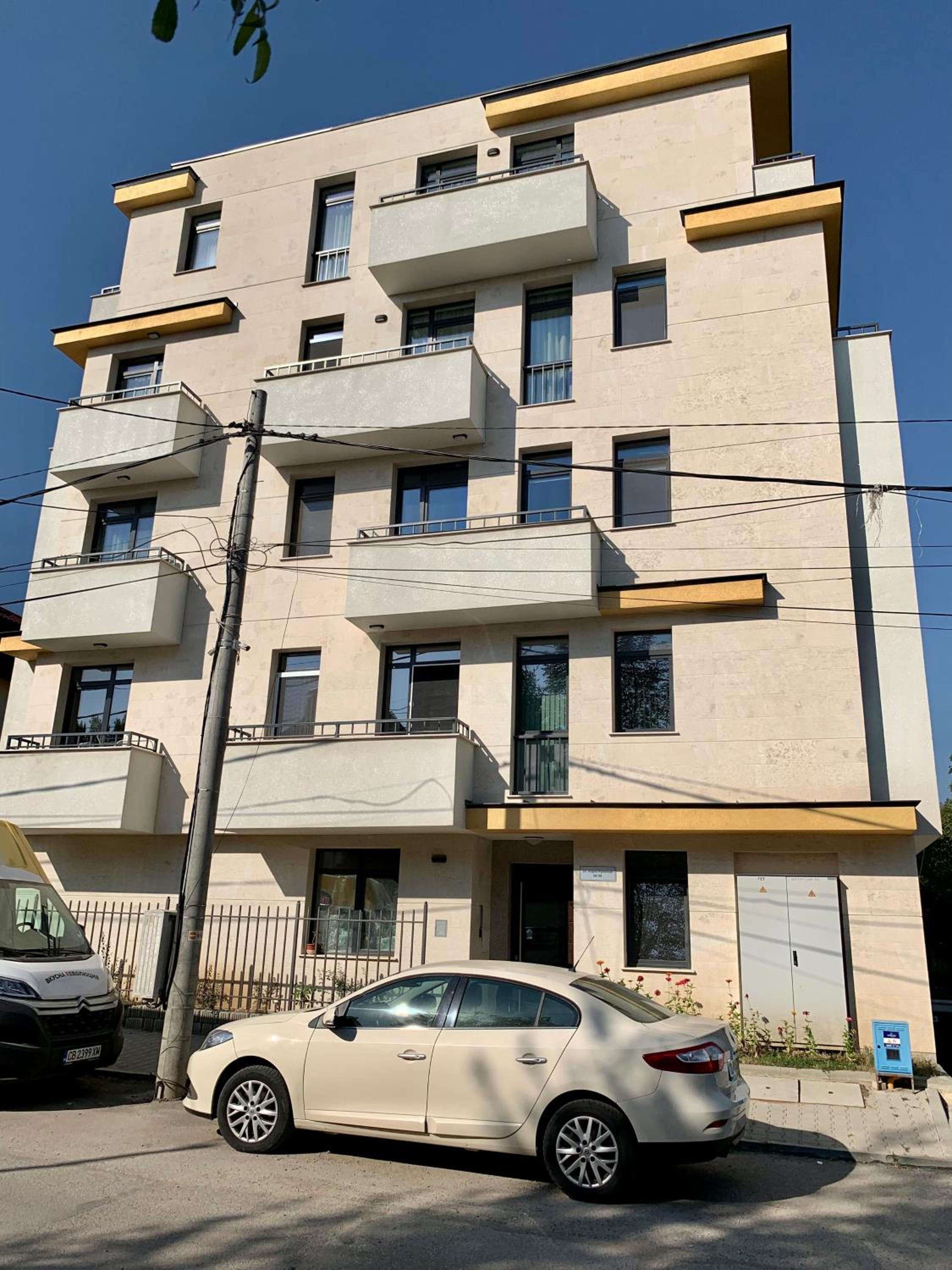 ArT Apartment Near Paradise Mall & Metro Station