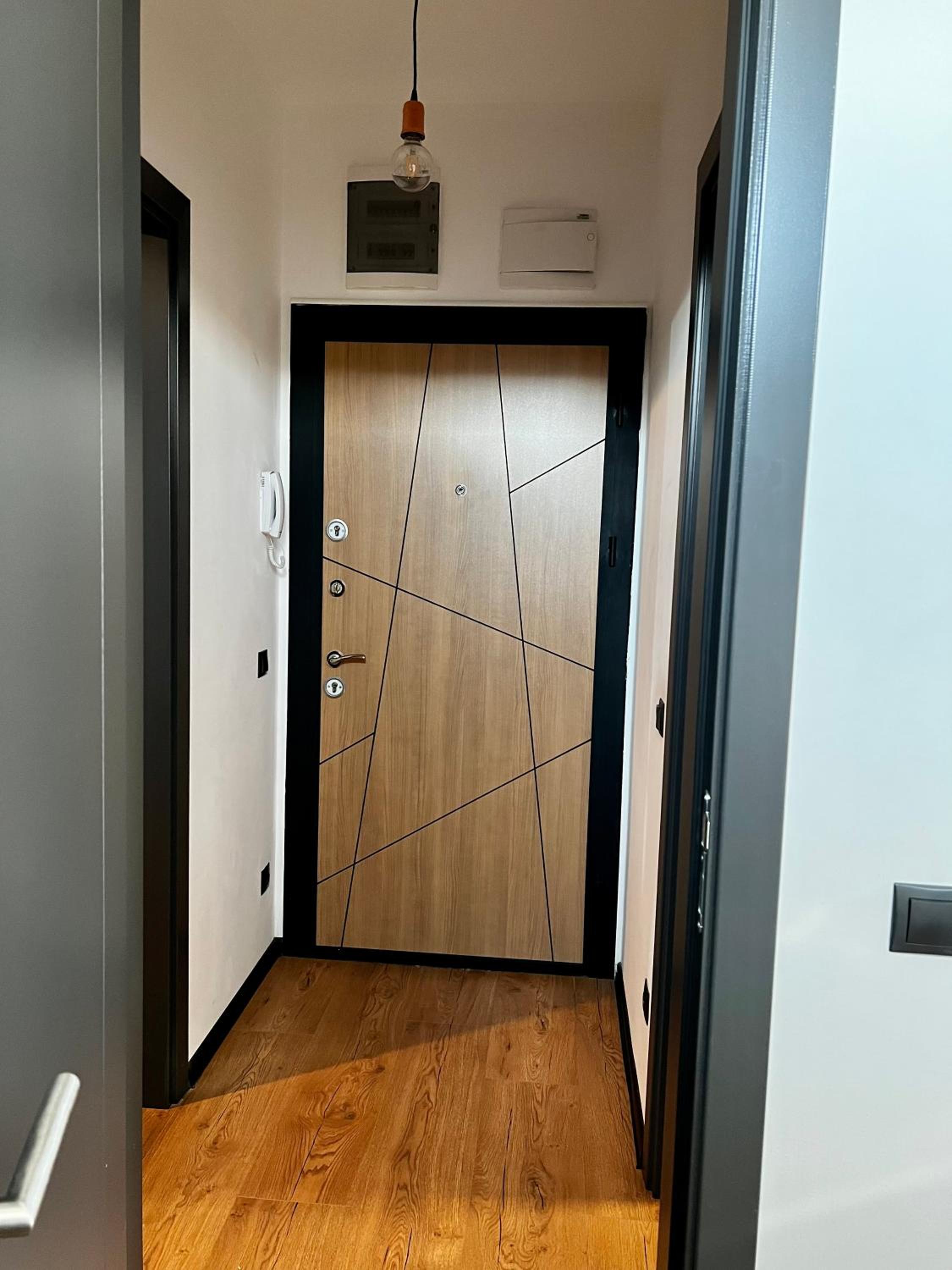 ArT Apartment Near Paradise Mall & Metro Station