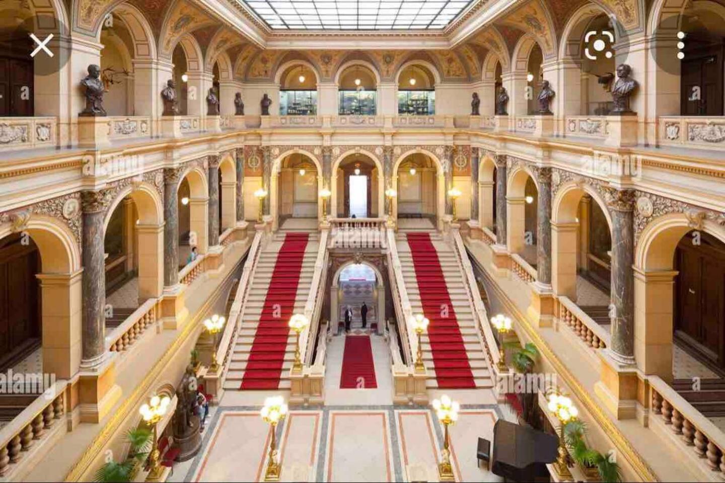 Luxury 3KK Apt w/2KINGBeds 65”TV,Next Wenceslas Sq