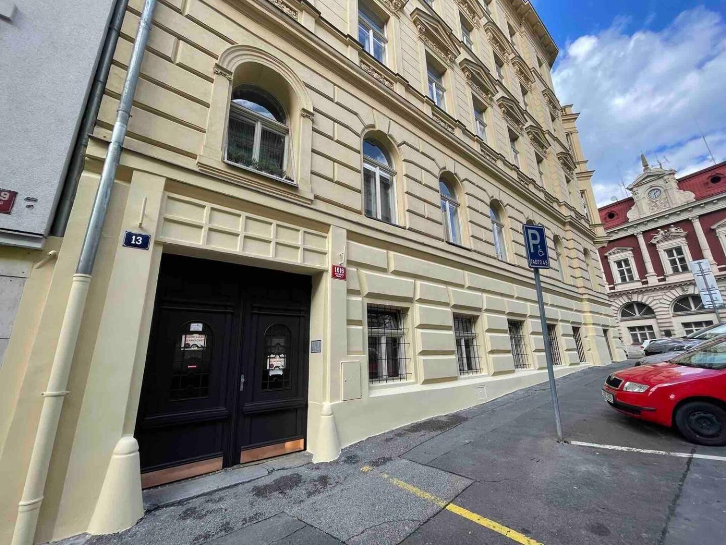 Luxury 3KK Apt w/2KINGBeds 65”TV,Next Wenceslas Sq