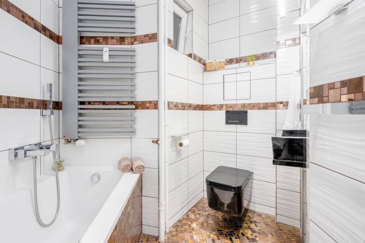 Luxury 3KK Apt w/2KINGBeds 65”TV,Next Wenceslas Sq