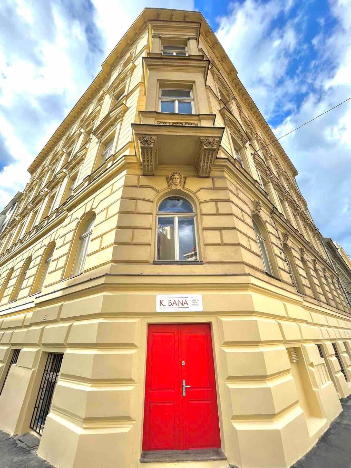 Luxury 3KK Apt w/2KINGBeds 65”TV,Next Wenceslas Sq