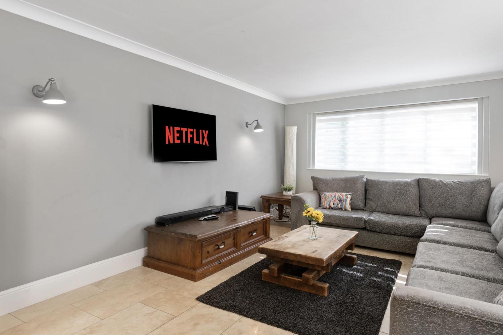 Beautiful Secluded 2 Bedroom Coach House view 2