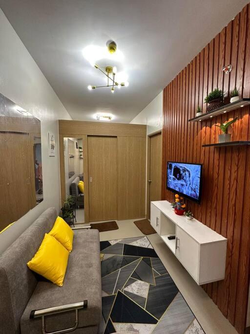 A COZY 2-bedroom w/ Balcony,kitchen,Wifi &Netflix view 3